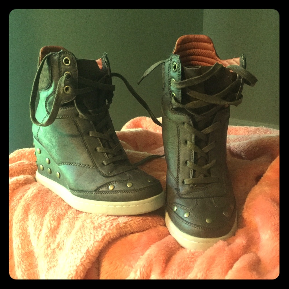 Wedge sneakers